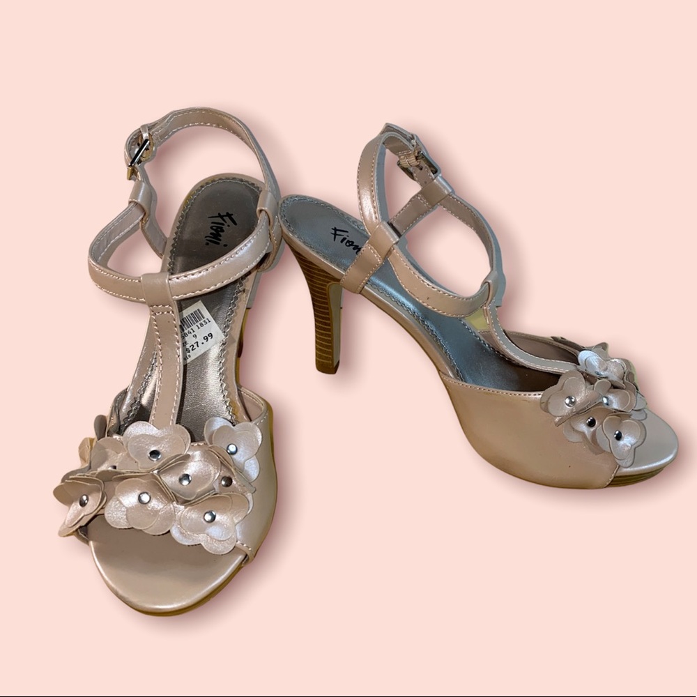 Nude heel